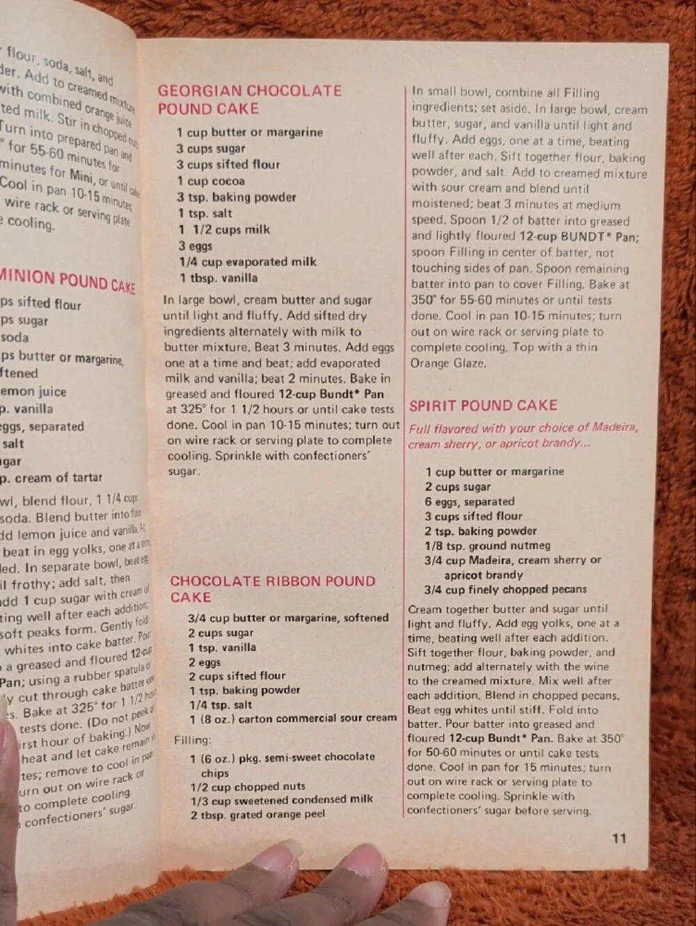 Over 300 Delicious Ways To Use Your Bundt Pans ( Paperback )